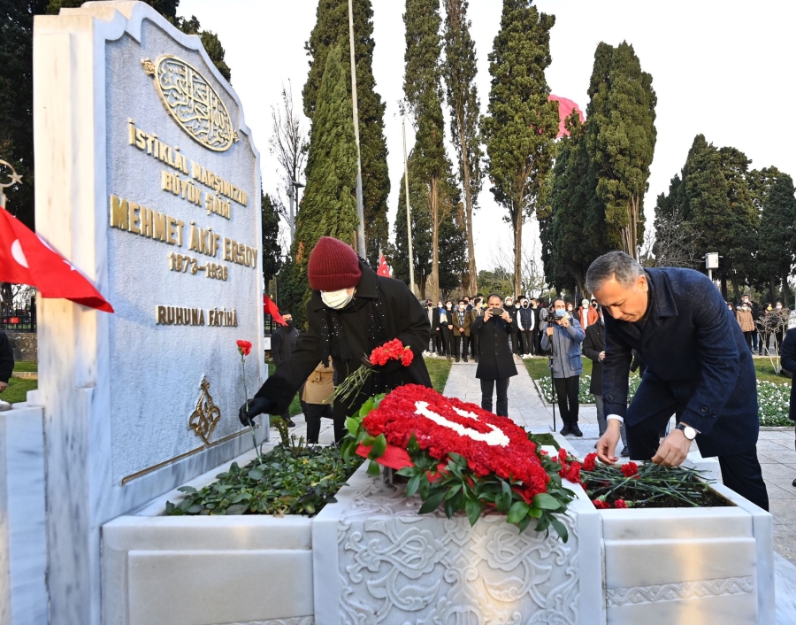 Milli Şairimiz Mehmet Akif Ersoy, Kabri Başında Dualarla Anıldı