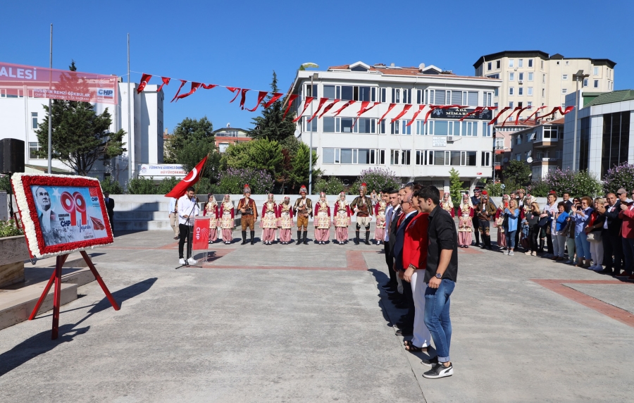 İzmir’in kurtuluşu ve CHP’nin kuruluşu coşkuyla kutlandı