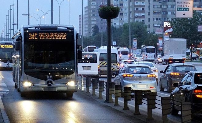 İstanbul`da Bayram Trafiği Çilesi Başladı