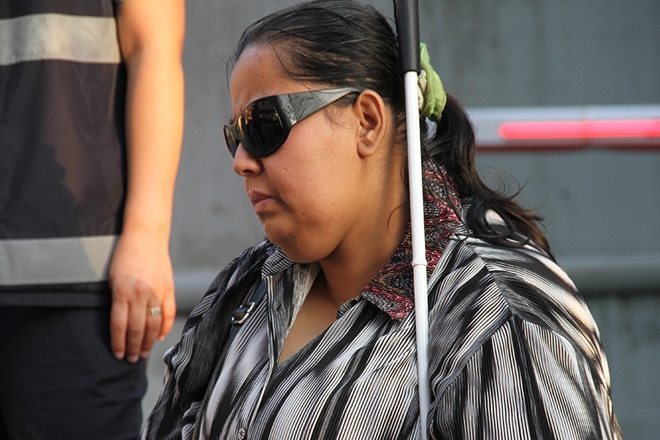 Belediye Sokağa Atılan Görme Engelli Kadına Sahip Çıktı