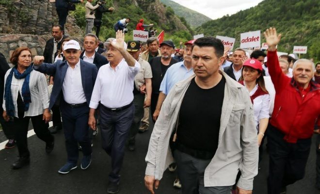 Başkan Dr.Akgün, Kılıçdaroğlu ile birlikte yürüdü