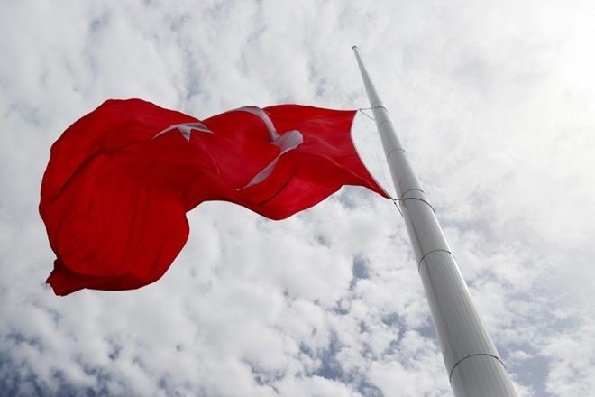 En Büyük Türk Bayrağı Çamlıca Tepesi`nde Göndere Çekildi