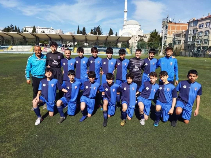 İstanbul Demirspor U 14 leri  Şampiyonluğa koşuyor