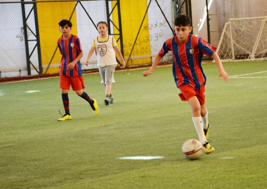 Geleceğin Futbol Yıldızları Küçükçekmece Altınordu Futbol Okulu 