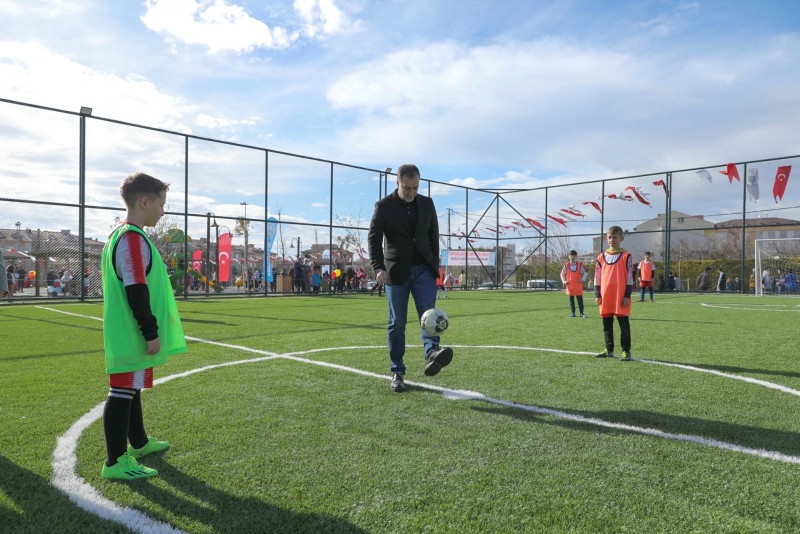 YOĞURTHANE SAKİNLERİ PARK VE SPOR SAHALARINA KAVUŞTU