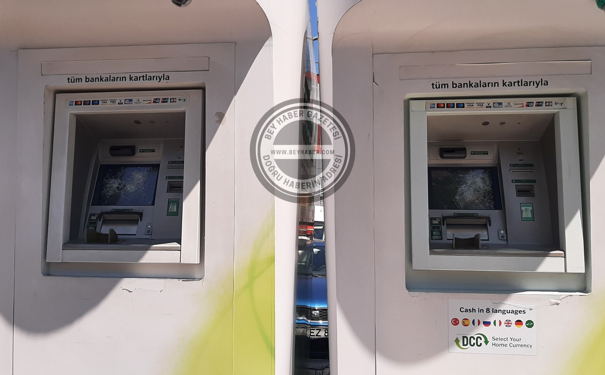 Magandalar İki ATM yi Kullanılamaz Hale Getirdi