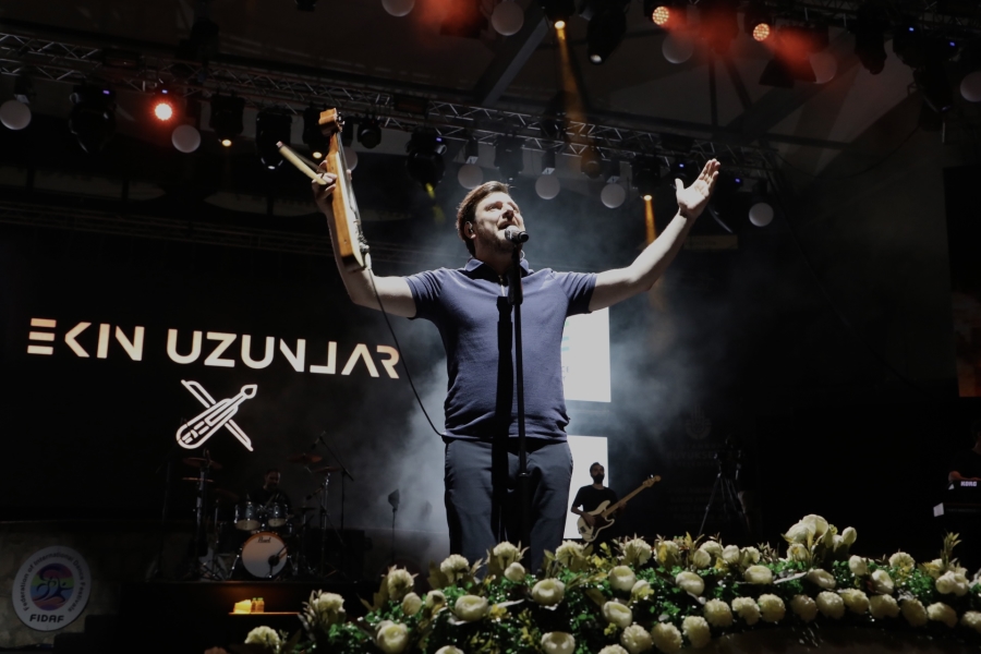 Karadeniz’in güçlü sesi Ekin Uzunlar’dan unutulmayacak konser