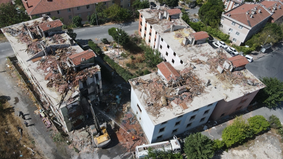 Deprem riski taşıyan 130 daire kentsel dönüşüm kapsamında yıkıldı