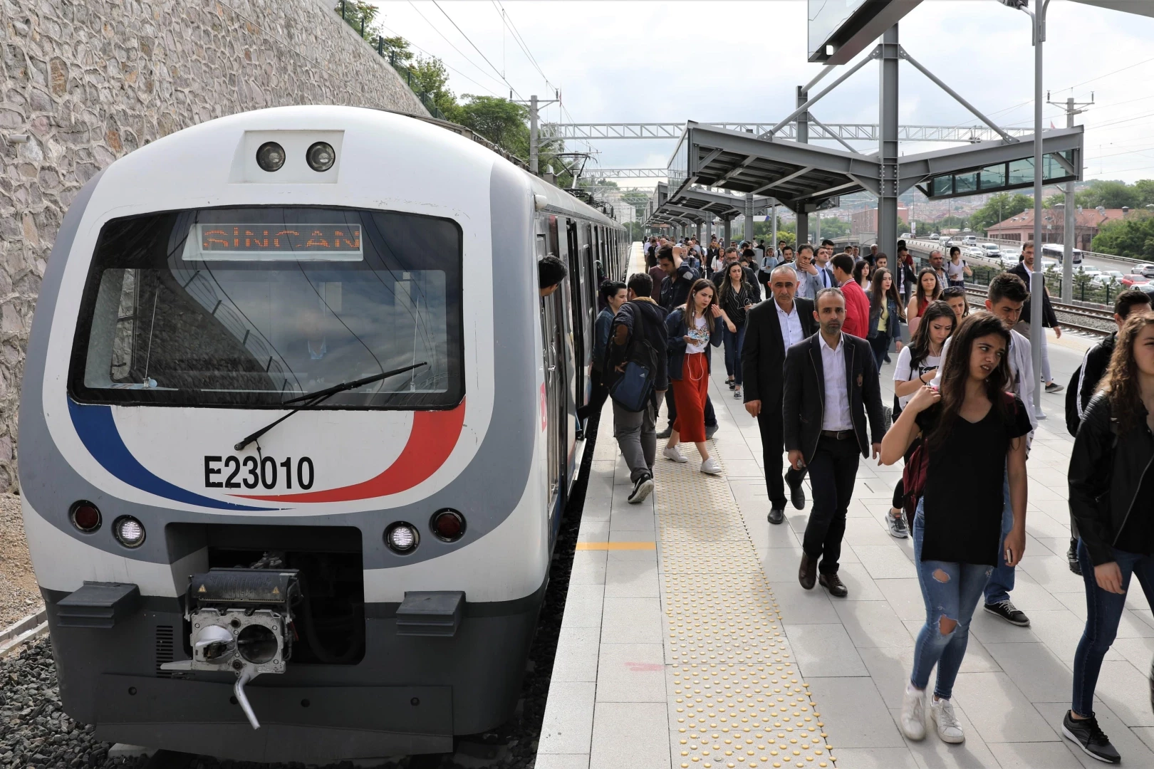 Başkent Ray rekor kırdı! Bir günde 94 bin yolcu