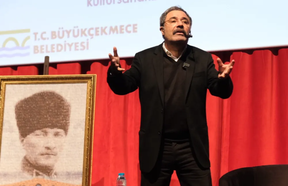 Türk edebiyatının usta yazarı Ahmet Ümit okurlarıyla buluştu