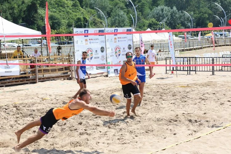 Şile sahili plaj voleybolu ile renklendi