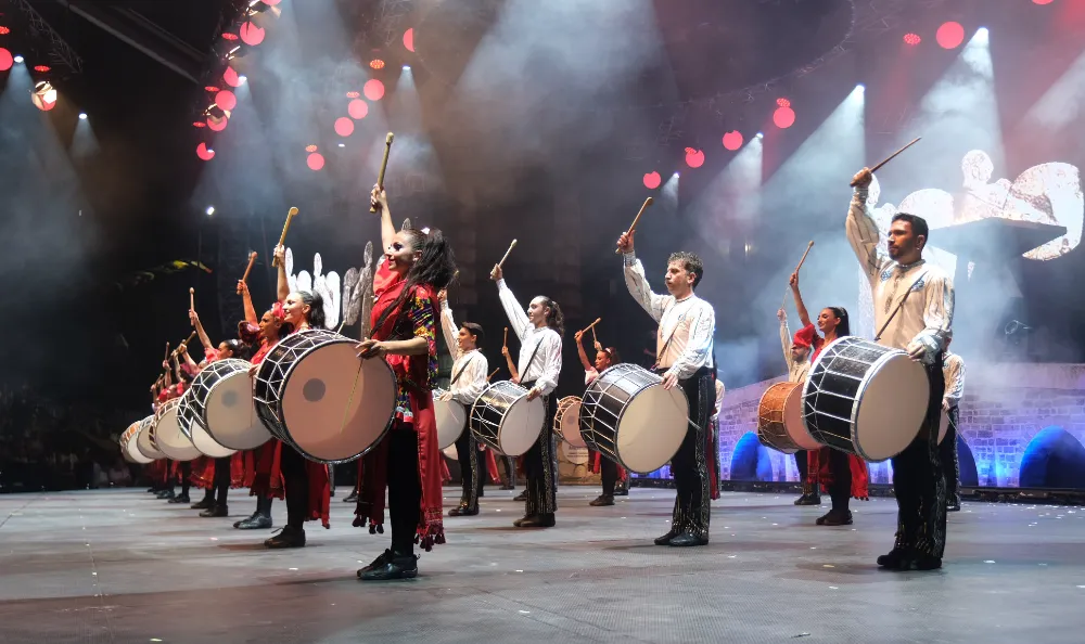 Festivali resmi açılış seremonisi görkemli bir törenle gerçekleşti