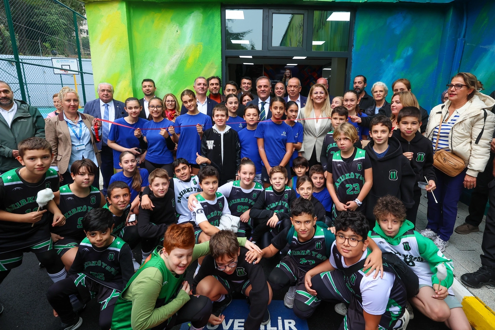 Bakırköy Belediyesi Spor Kompleksi yenilenen yüzüyle hizmete açıldı