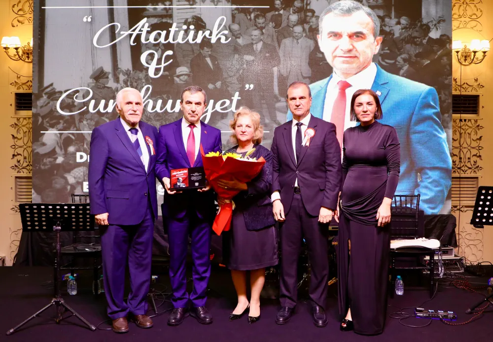   Cumhuriyet Resepsiyonu, Cumhuriyet’in ışığıyla aydınlanan geceye dönüştü