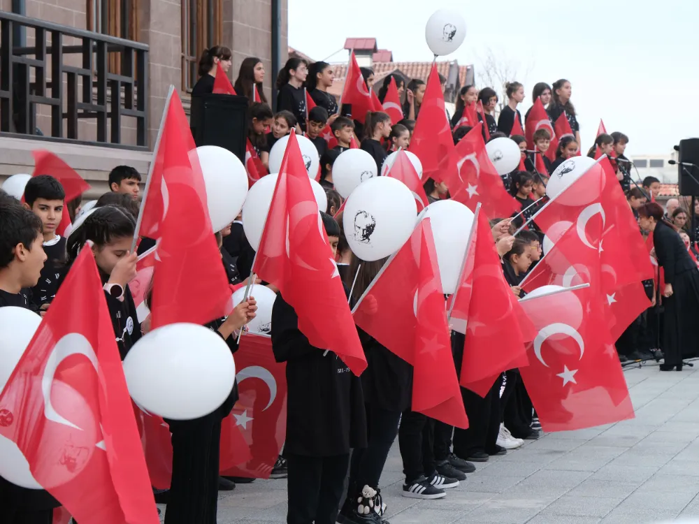 Büyük Atatürk, saygı, minnet ve özlemle anıldı