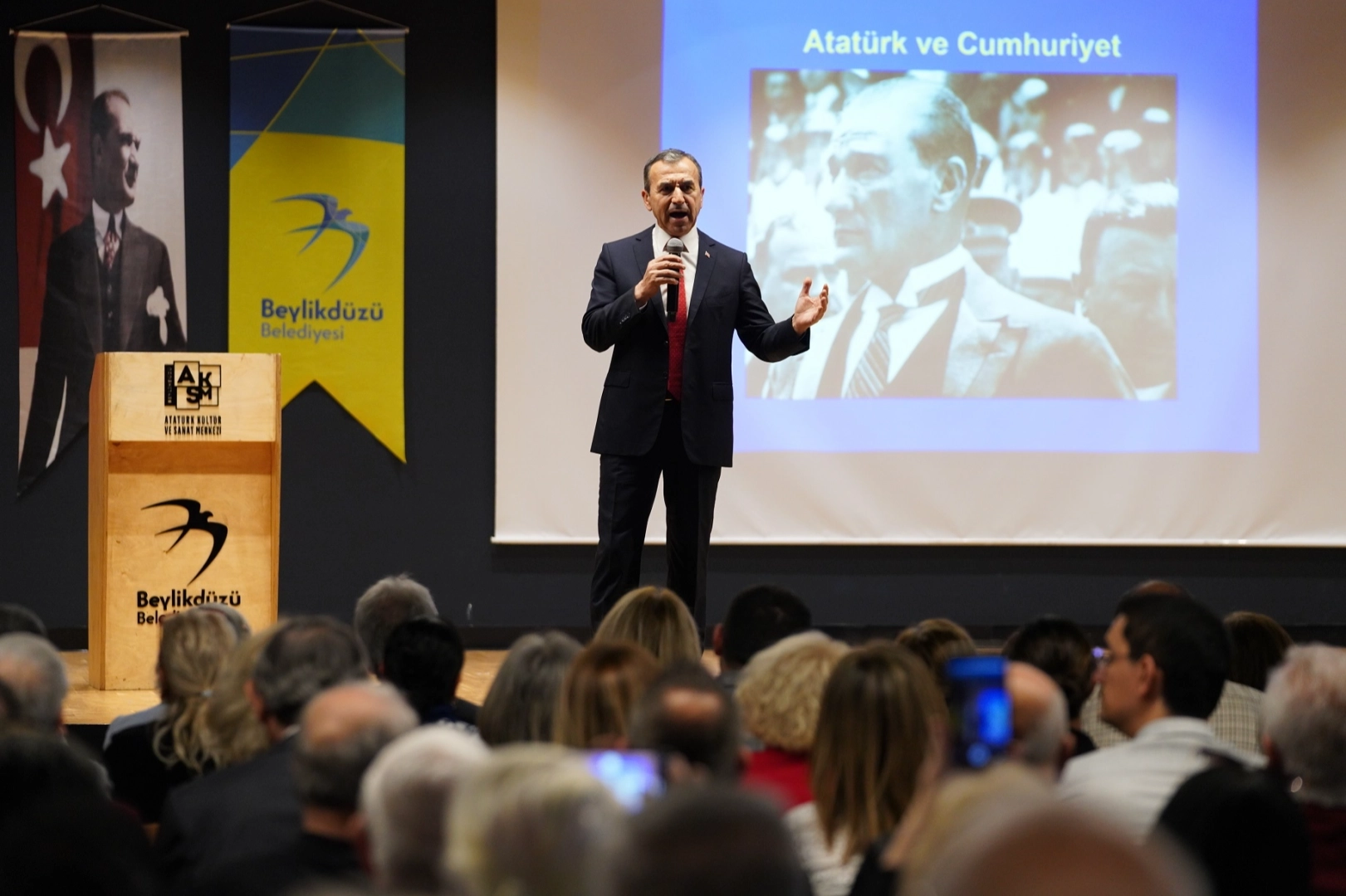 Beylikdüzü’nde ‘Atatürk ve Cumhuriyet’ söyleşisi