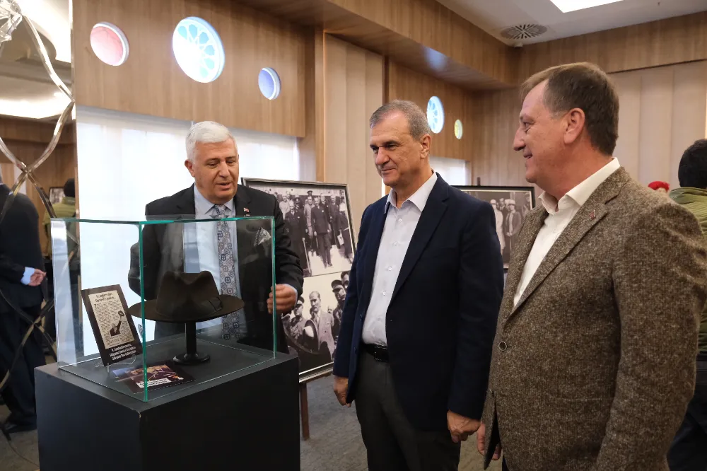 Cumhuriyetin şapkaları 100 yıl sonra Büyükçekmece’de sahneye çıktı