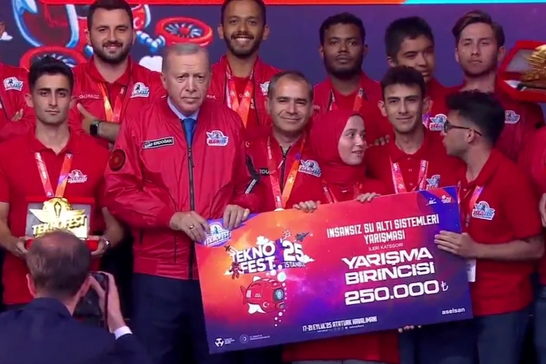 Teknofest 2025’te gençlere övgü: Sizler ülkemizin aydınlık geleceğisiniz!