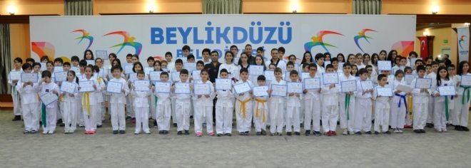 BEYLİKDÜZÜ`NDE TAEKWONDOCULAR İÇİN TÖREN YAPILDI