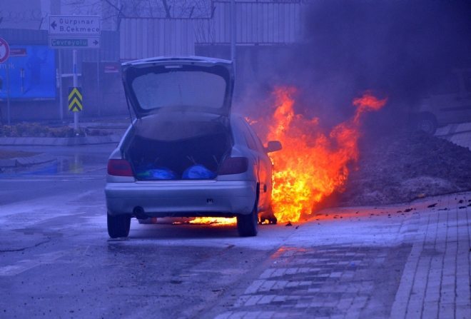 ALEV ALAN ARAÇ, KORKUYA NEDEN OLDU!