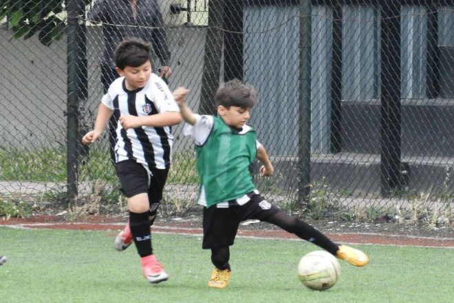 ISPARTAKULE BEŞİKTAŞ FUTBOL OKULU KAPILARINI AÇTI